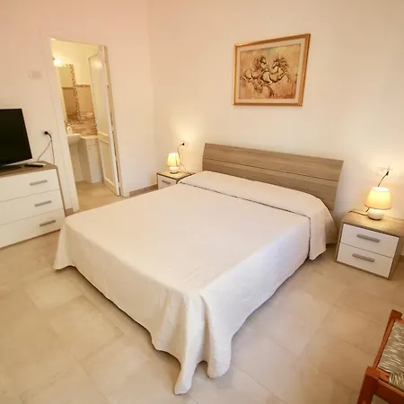 Casa Degli Ospiti 3* Ольбія